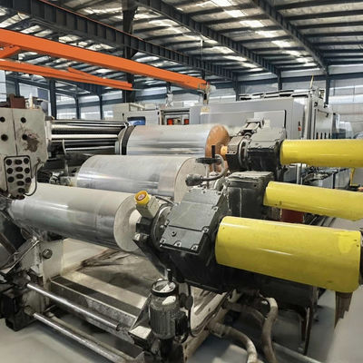Individuell angepasste Maschine für die kontinuierliche Extrusion von Kunststoff mit Servoantrieb